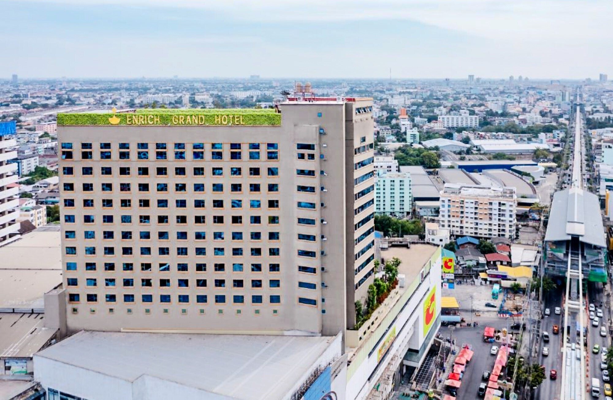 Готель Enrich Grand Hotel 3*