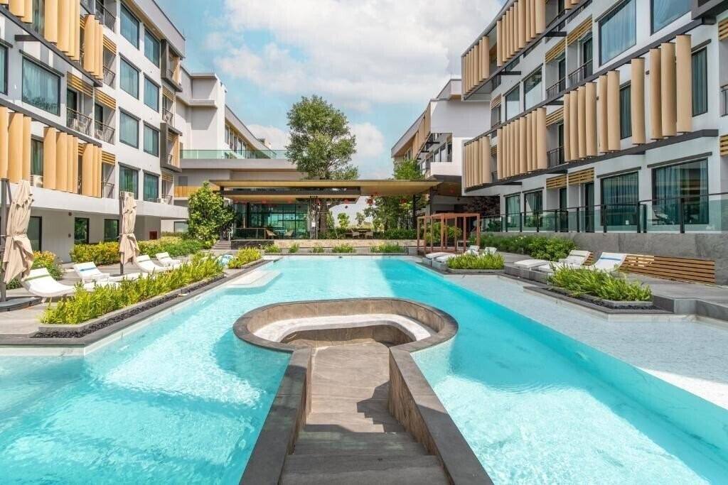 Фото Crystal Srivaree Suvarnabhumi Hotel 5*