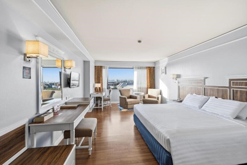 Фото Town In Town Hotel Bangkok 4*