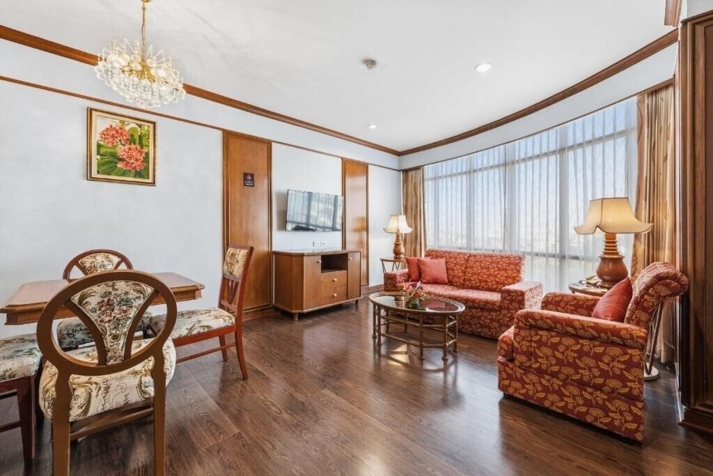Картинка Town In Town Hotel Bangkok 4*