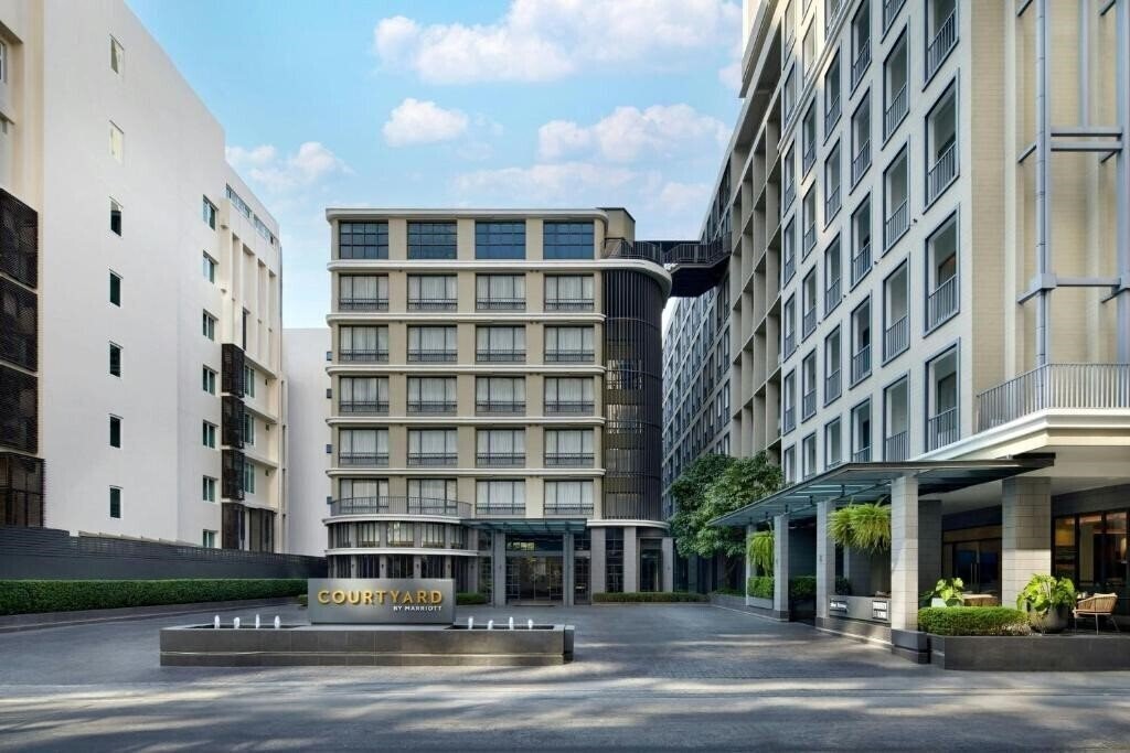 Фото Courtyard by Marriott Bangkok Sukhumvit 20 5*