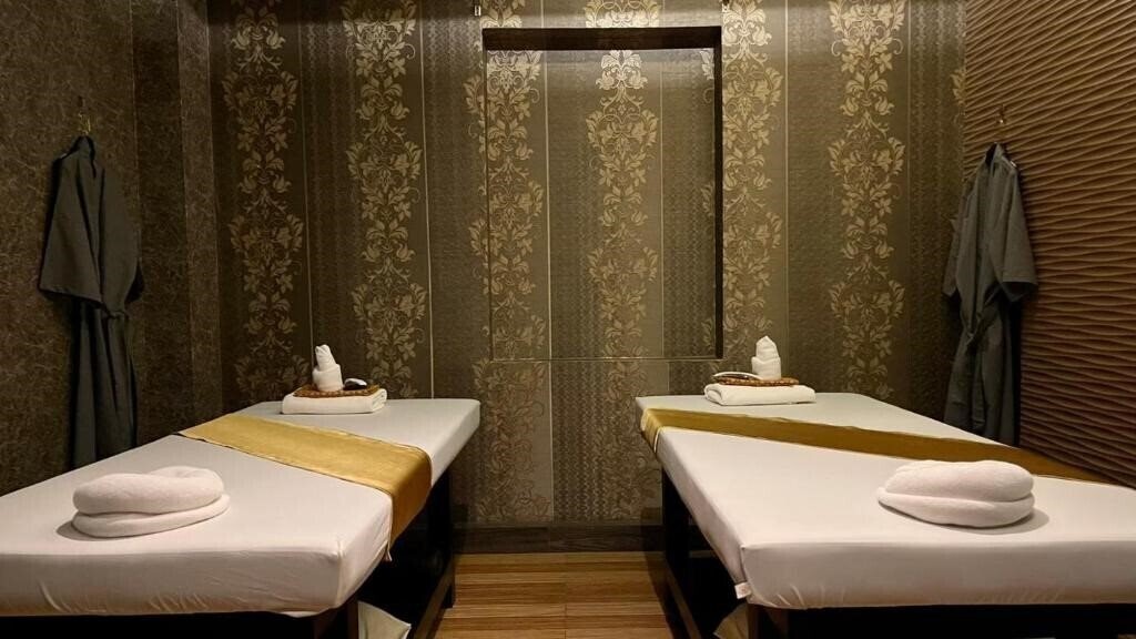 Картинка Grand 5 Hotel & Plaza Sukhumvit Bangkok 4*