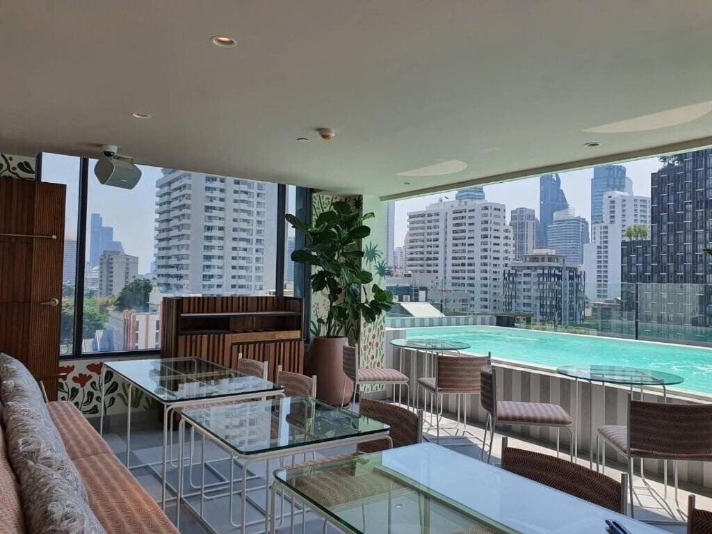 Фотография Public House Sukhumvit 31 Hotel 5*