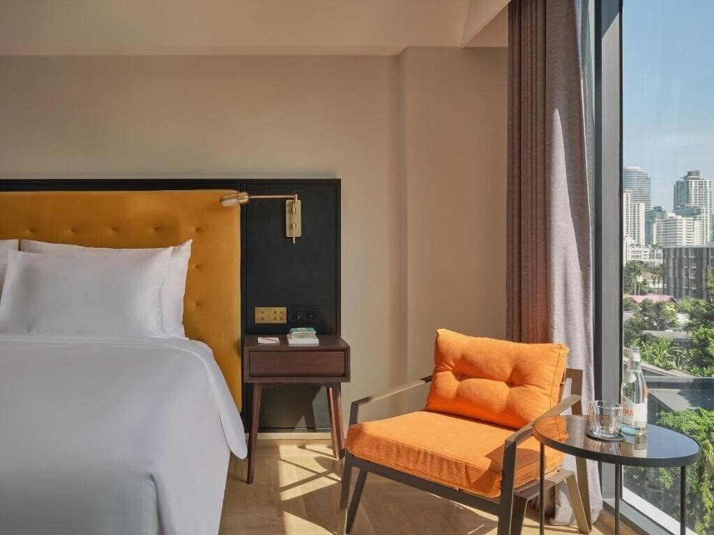 Картинка Public House Sukhumvit 31 Hotel 5*