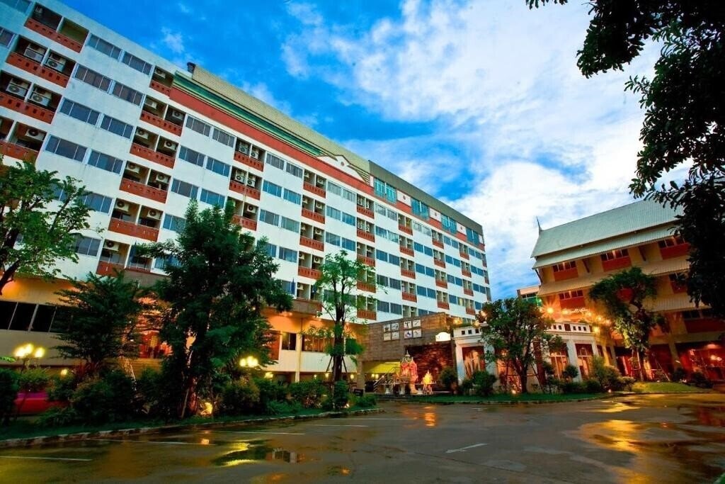 Готель iCheck Inn Thapra 4*