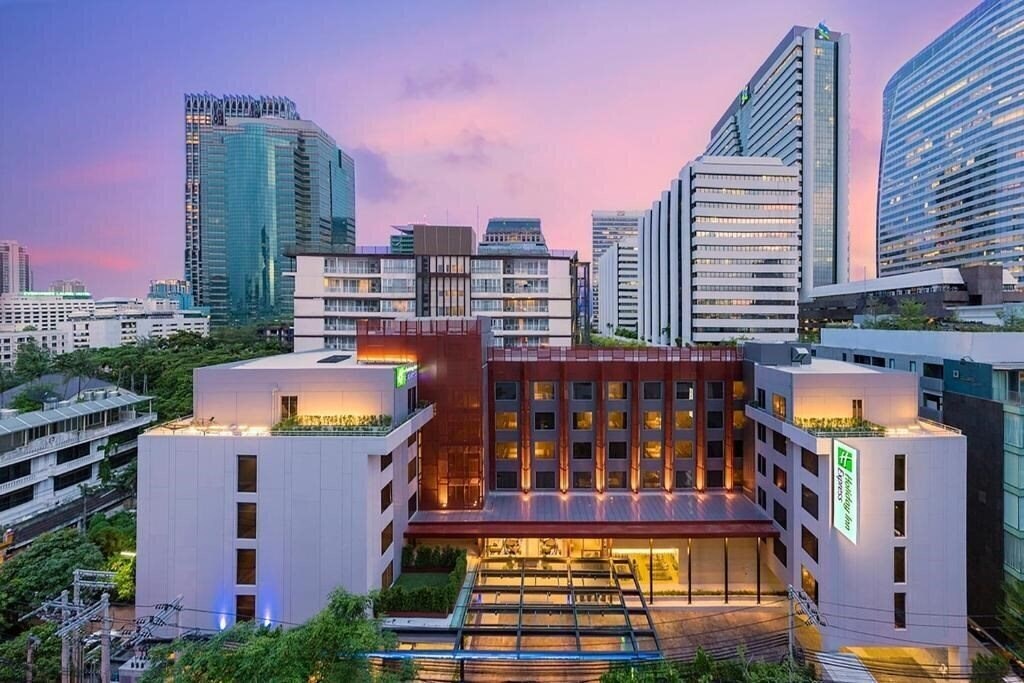 Отель Holiday Inn Express Bangkok Sathorn 4*