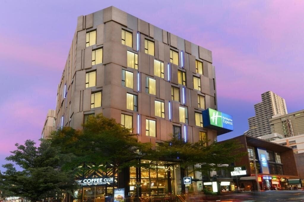 Фото Holiday Inn Express Bangkok Sukhumvit 11 4*