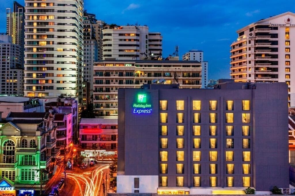 Готель Holiday Inn Express Bangkok Sukhumvit 11 4*