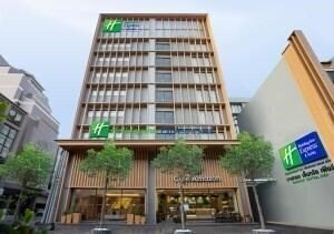 Отель Holiday Inn Express & Suites Bangkok Central Pier 4*