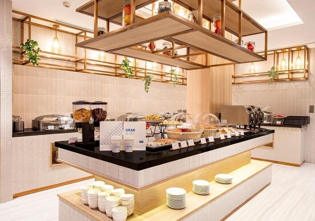 Картинка Holiday Inn Express & Suites Bangkok Central Pier 4*