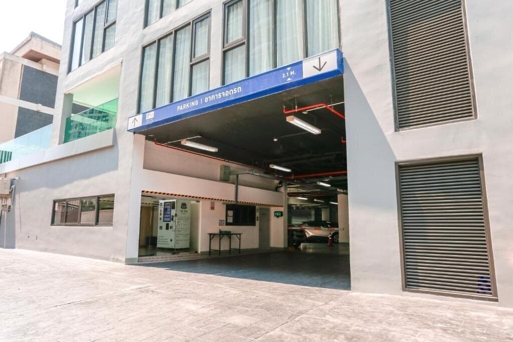 Фото Holiday Inn Express & Suites Bangkok Central Pier 4*