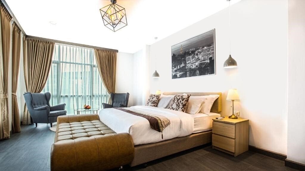 Фото V One Pride Sukhumvit 22 3*