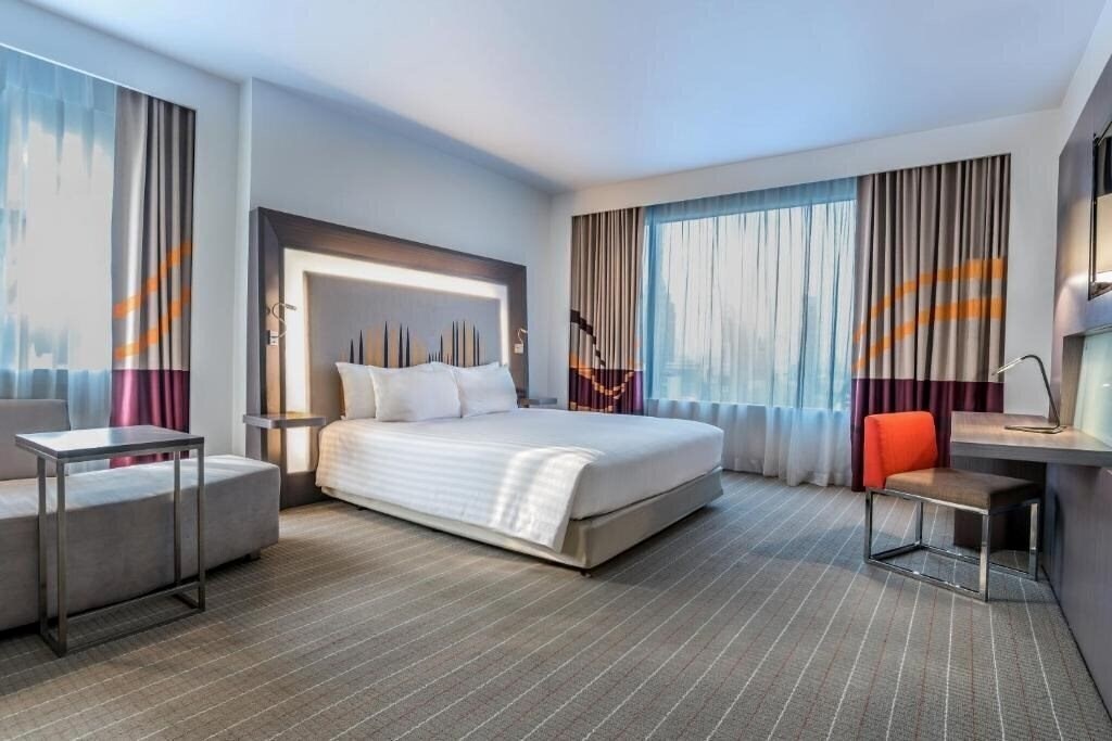 Фото Four Points by Sheraton Bangkok Ploenchit 4*