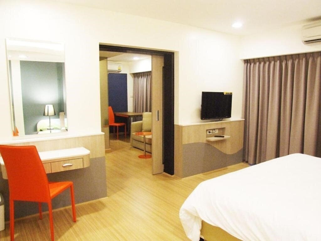 Фото Grand Tower Inn Sathorn 3*