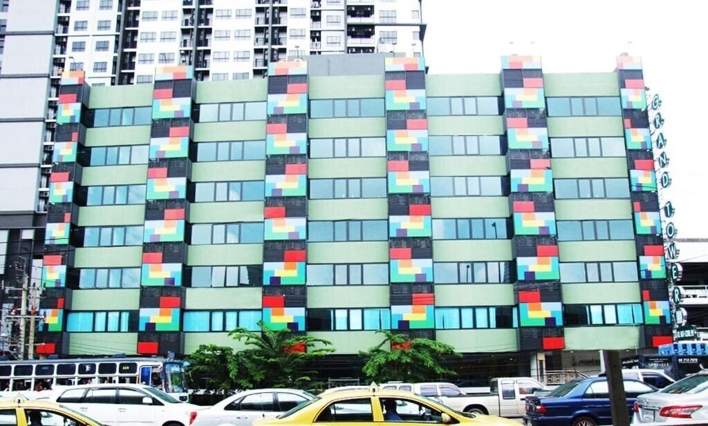 Отель Grand Tower Inn Sathorn 3*