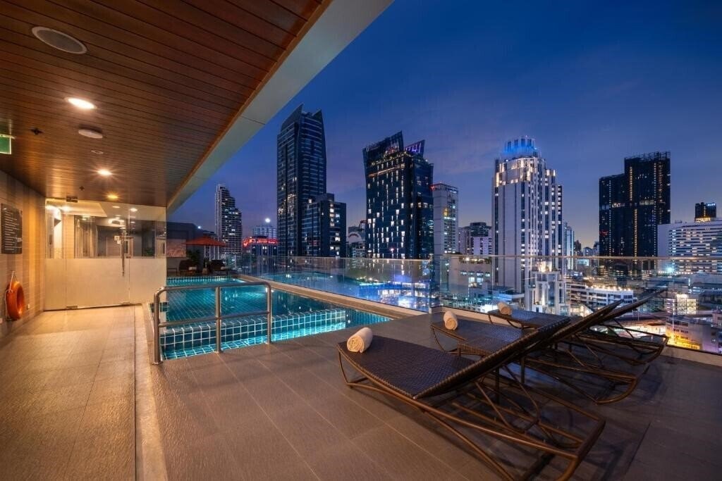 Отель Adelphi Suites 4*