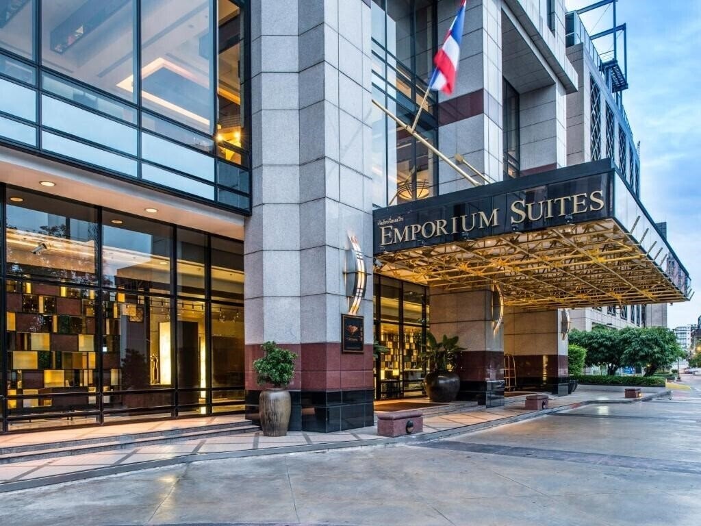 Отель Emporium Suites by Chatrium 5*