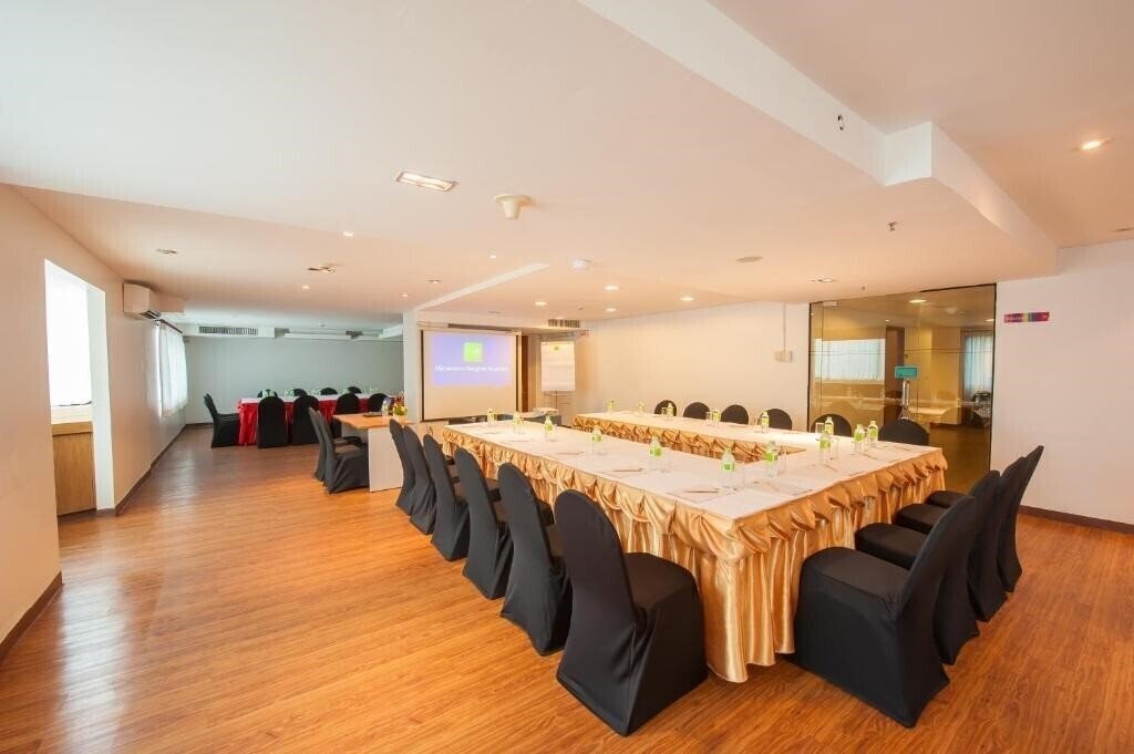 Зображення The Seasons Bangkok Huamark 3*