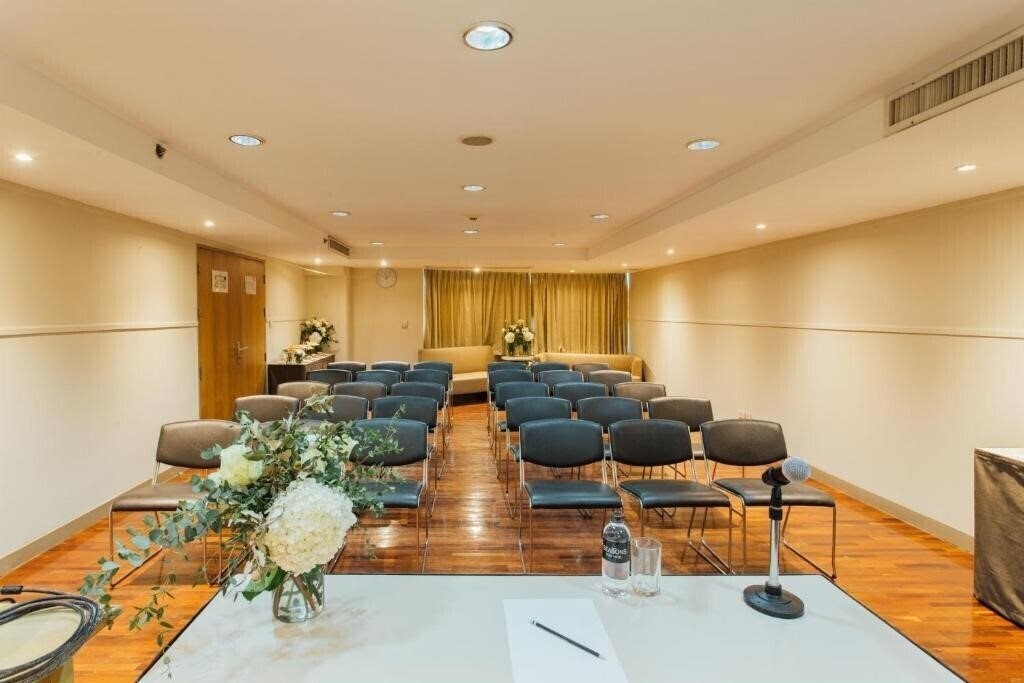 Изображение All Seasons Bangkok Siam 3*