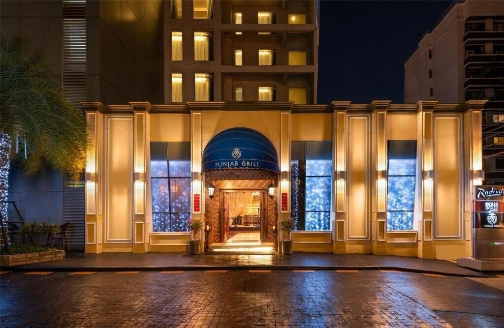 Фото Radisson Suites Bangkok Sukhumvit 3*
