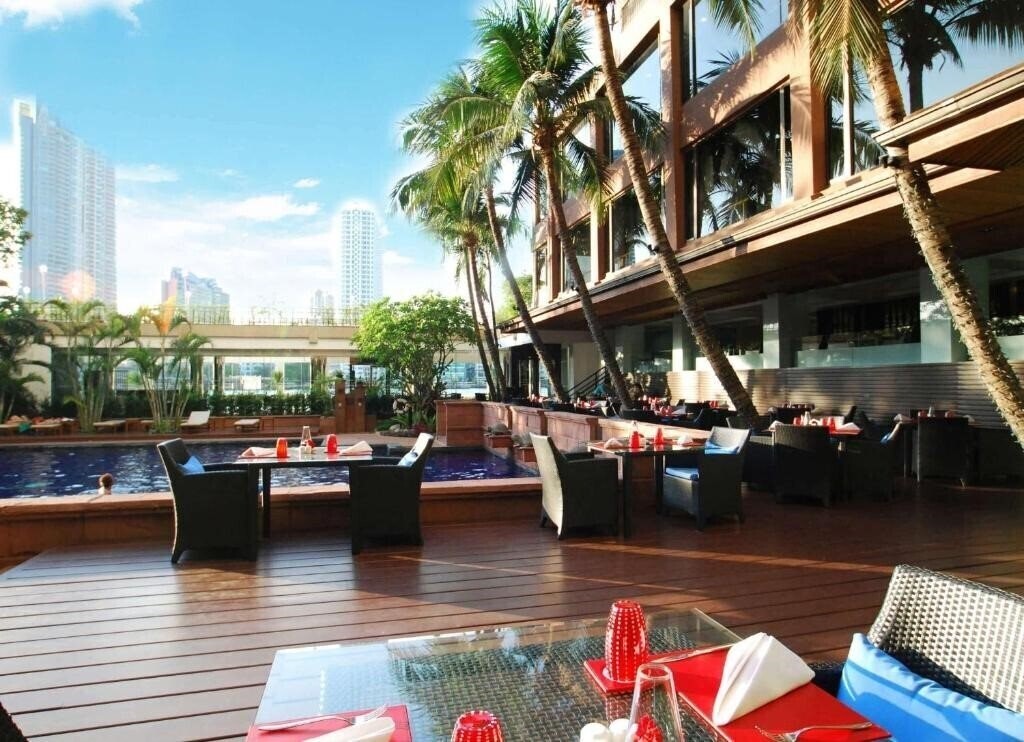 Отель Ramada Plaza Menam Riverside 5*