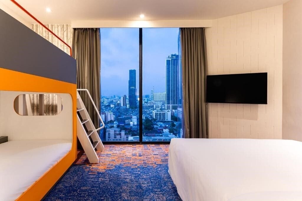 Фото Holiday Inn Express Bangkok Siam 4*