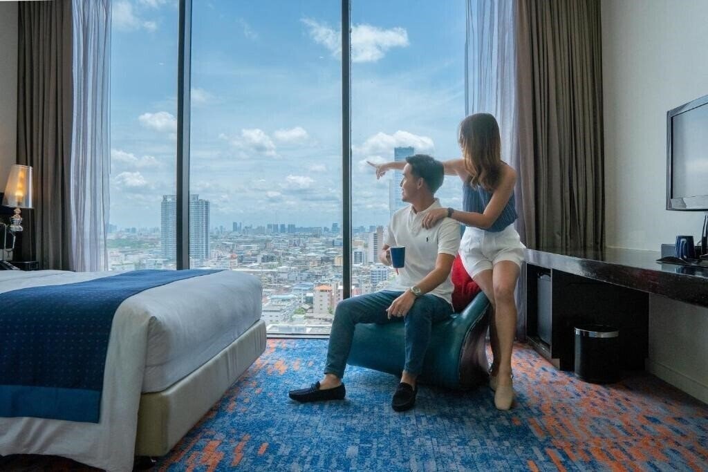 Картинка Holiday Inn Express Bangkok Siam 4*