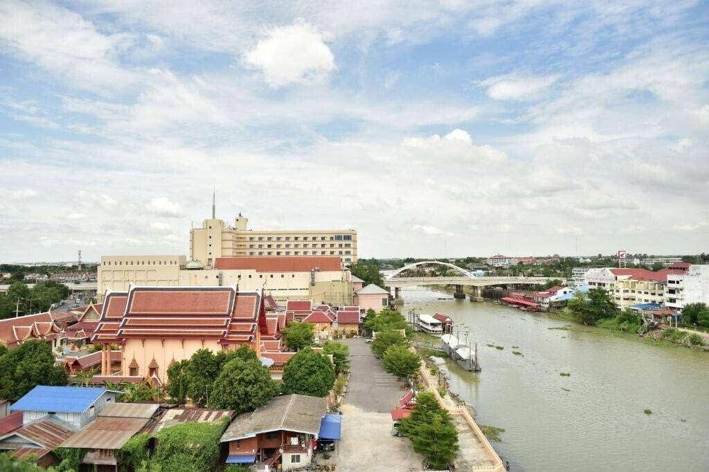 Готель Ayothaya Riverside 3*