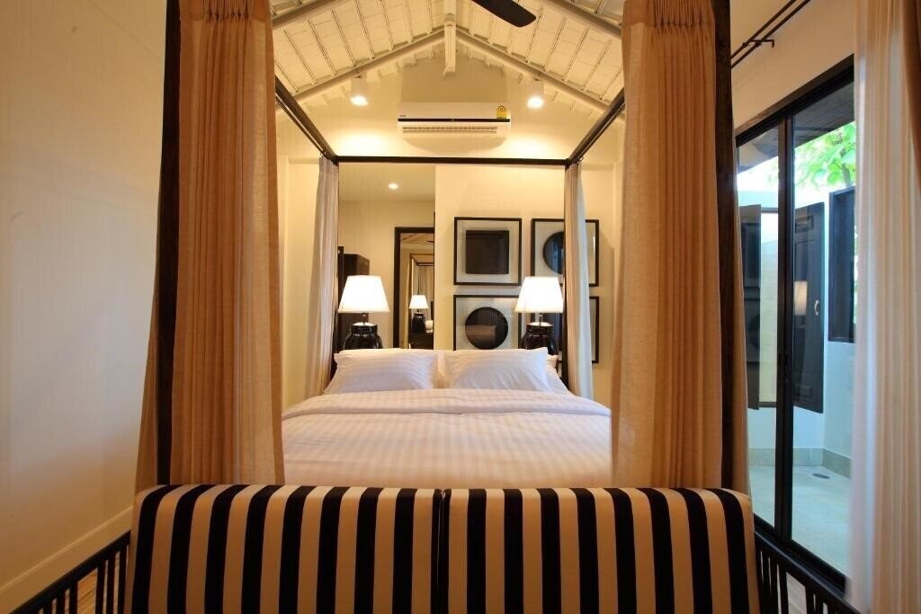 Готель 99 The Gallery Hotel 3*