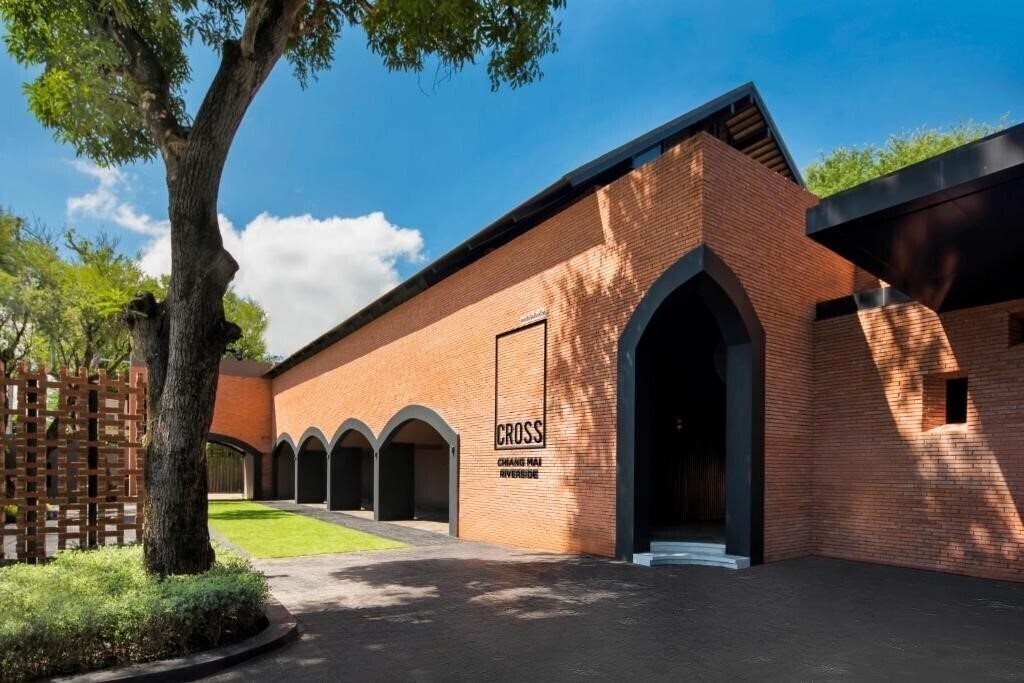 Отель X2 Chiang Mai Riverside Resort 5*