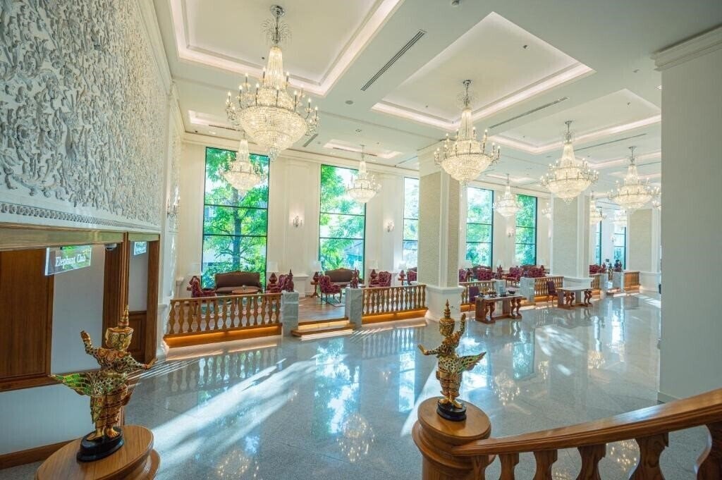 Отель Empress Premier Hotel 5*