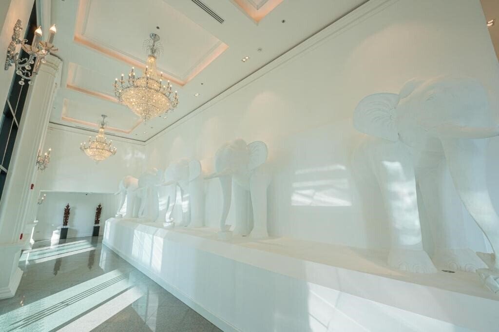 Фото Empress Premier Hotel 5*