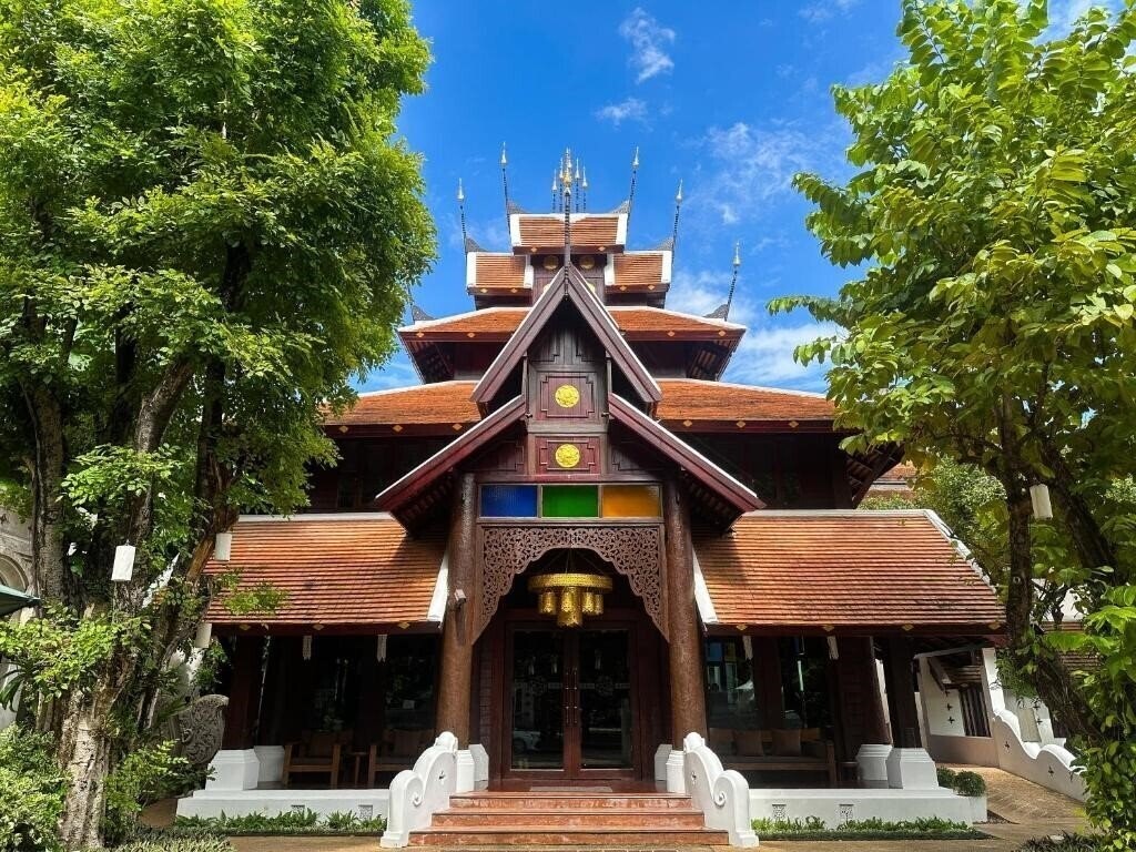 Отель The Rim Chiang Mai 4*