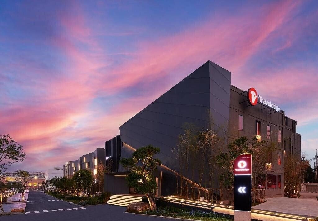 Готель Travelodge Nimman 4*