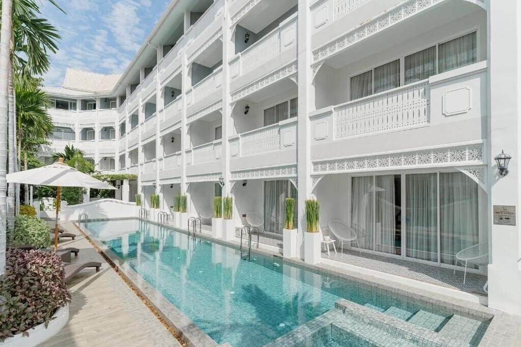 Фотографія Away Chiang Mai Thapae Resort 4*