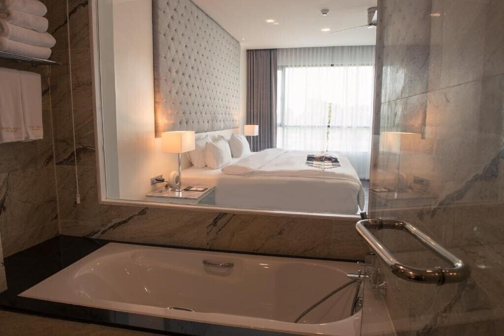 Готель North Hill City Resort 4*