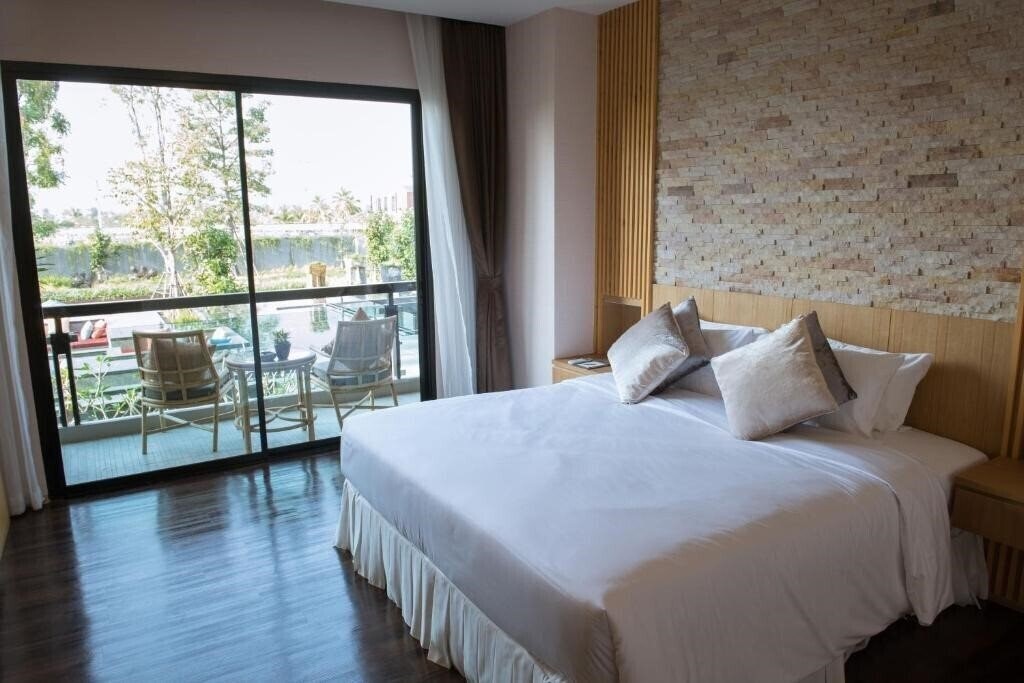 Фото North Hill City Resort 4*