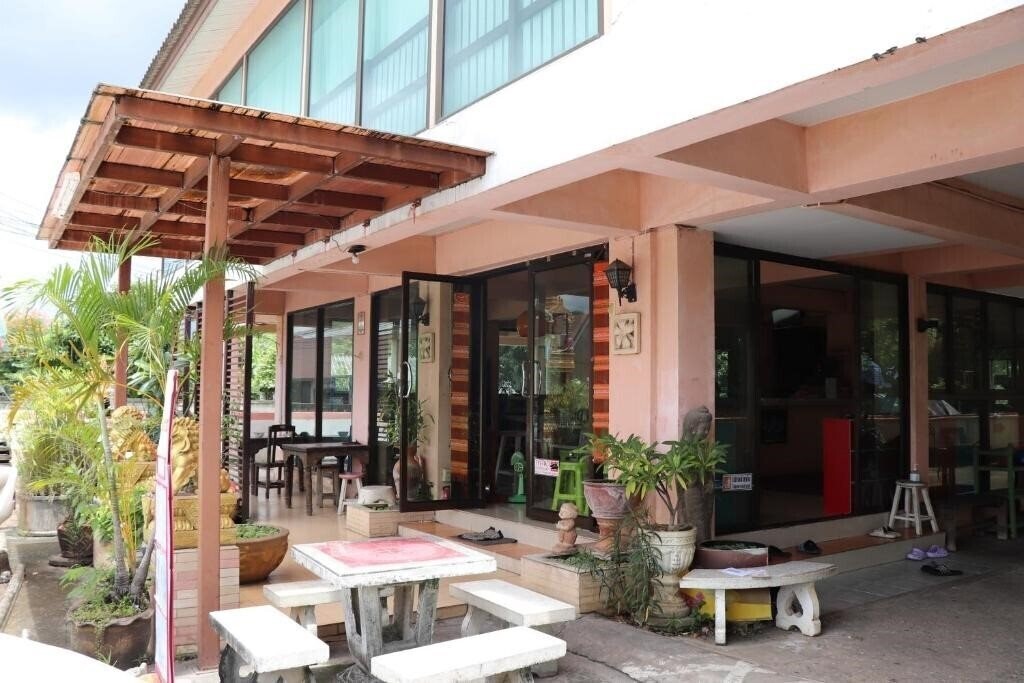 Готель Oyo 75408 Tipsiri Place 2*