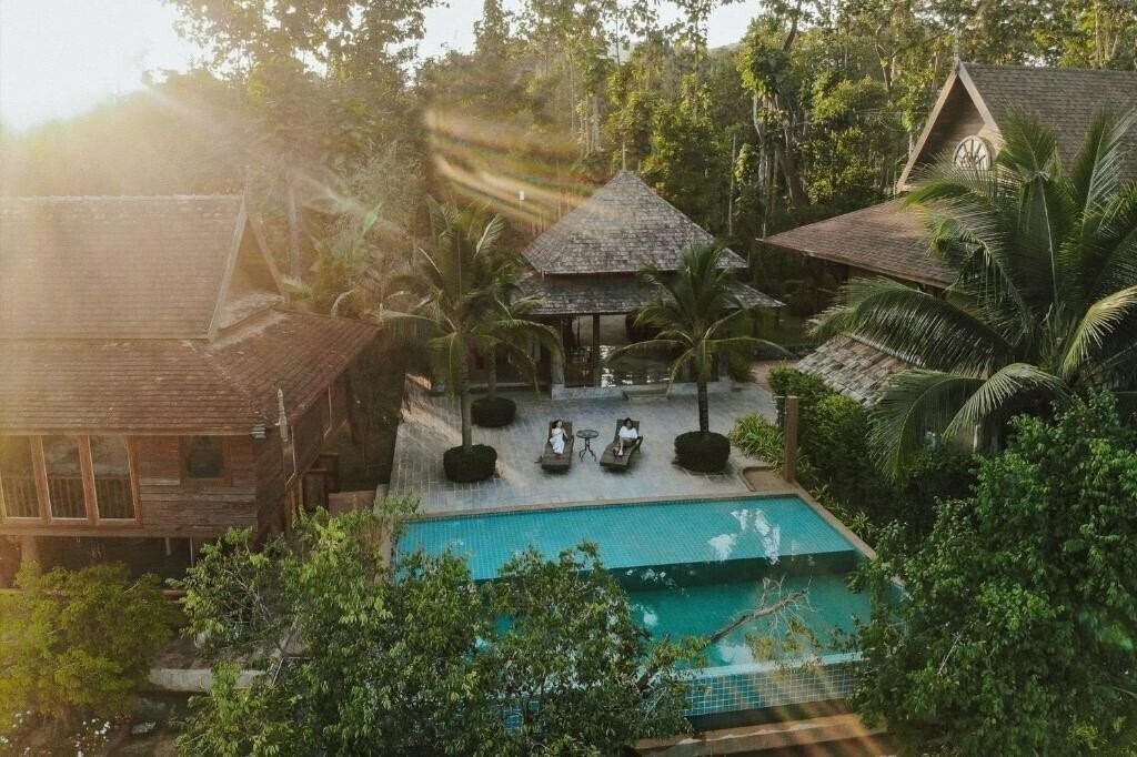 Отель Royal Train Garden Resort 3*