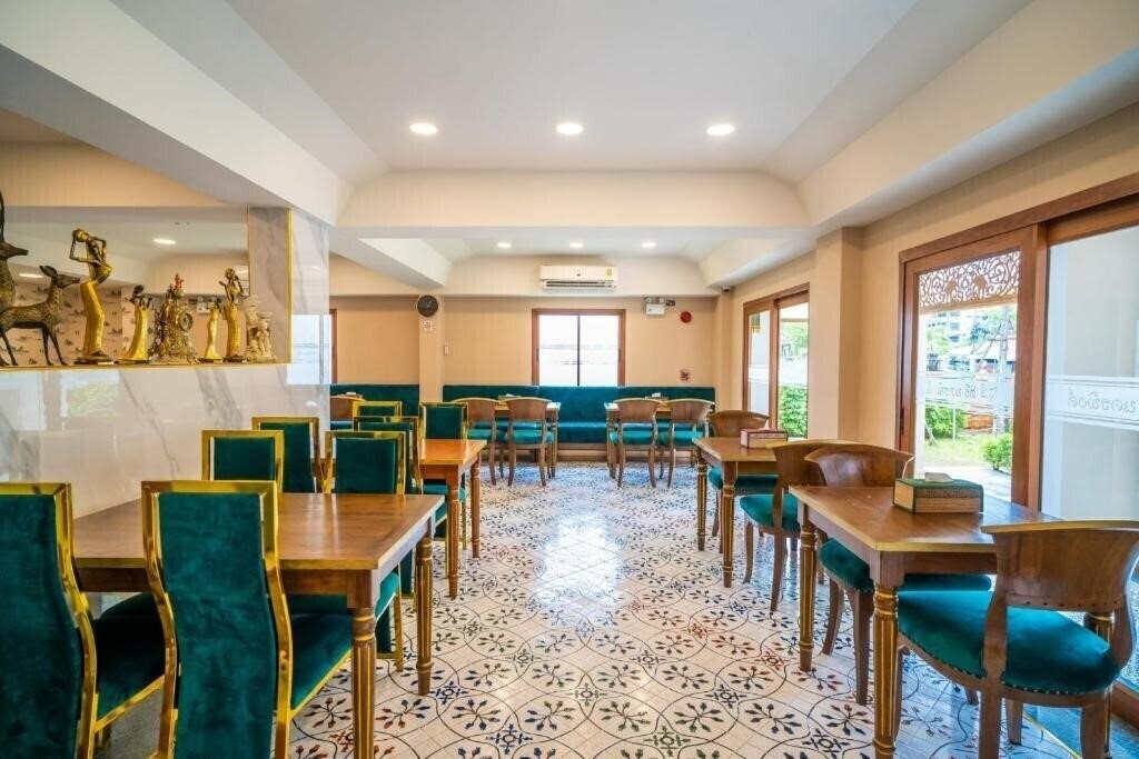 Изображение Siri Nakornpink Chiang Mai Hotel By Zuzu отель без категории