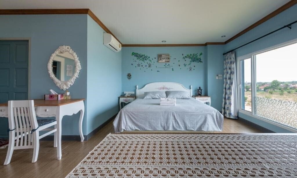 Фото The Lilly Hotel 3*