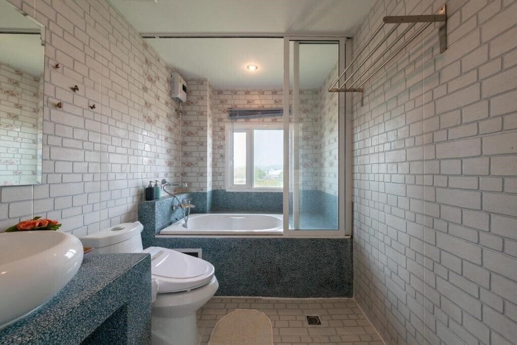 Фотография The Lilly Hotel 3*