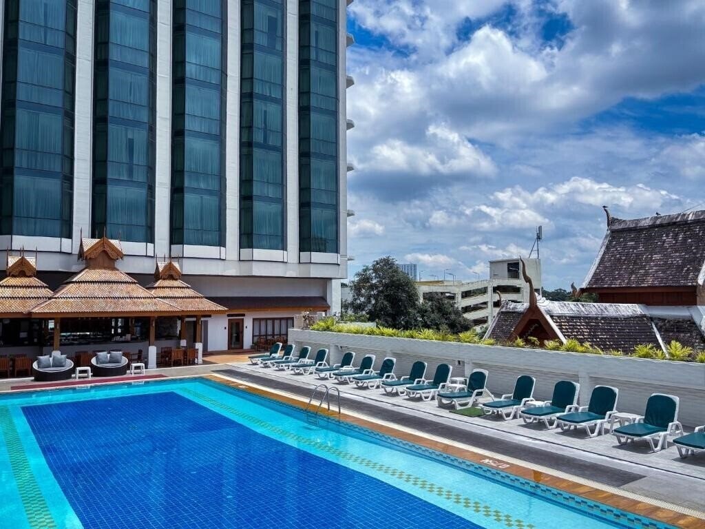 Отель Empress Chiang Mai 4*