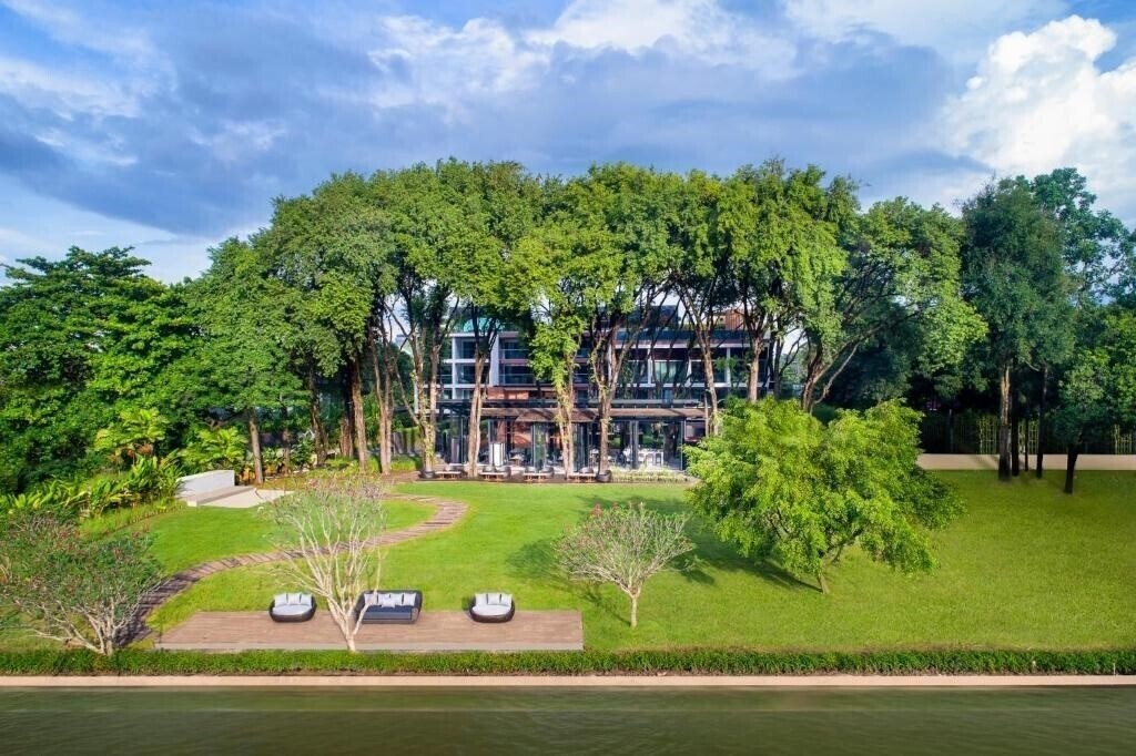 Отель Cross Chiang Mai Riverside 5*