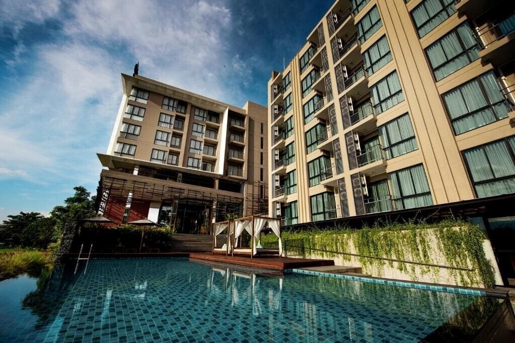 Отель Brique Hotel Chiang Mai 4*