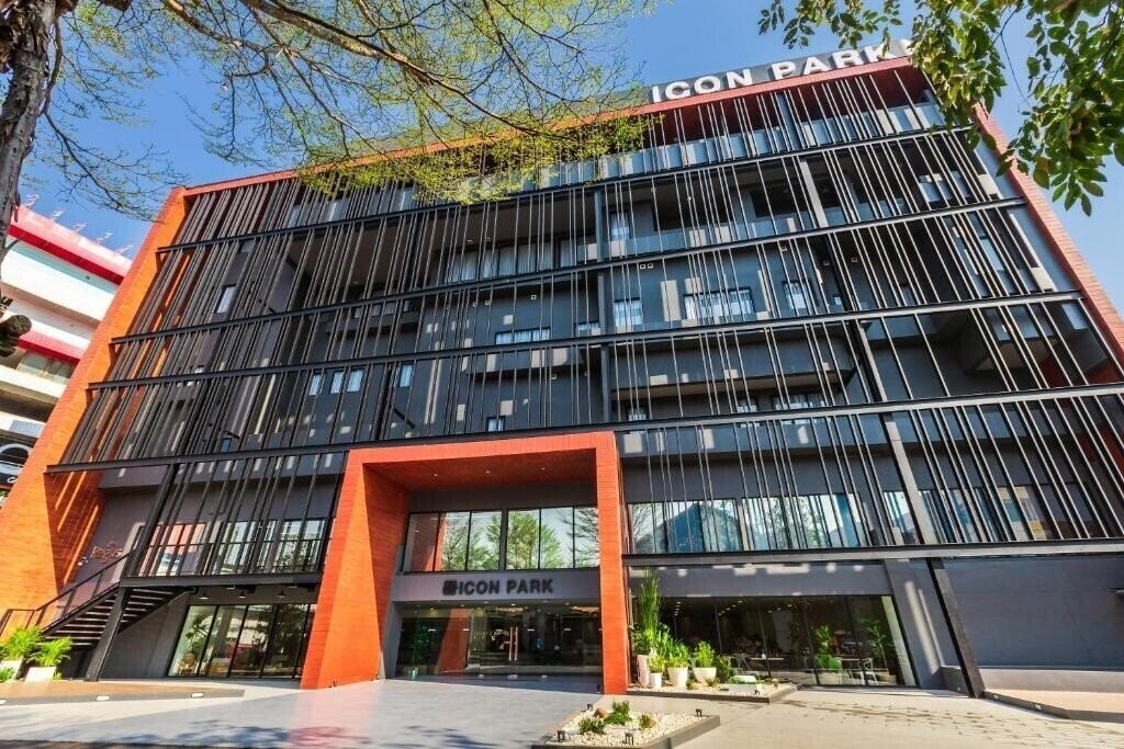 Отель Icon Park Hotel Chiang Mai 4*