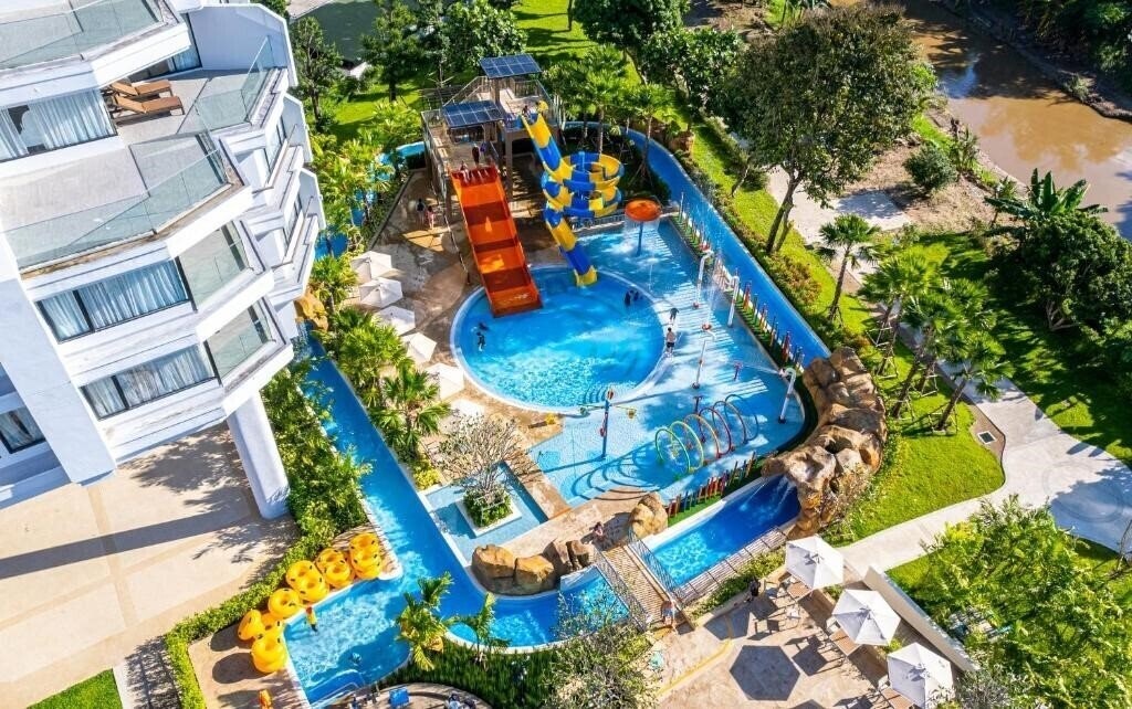 Отель The Riverie Chiang Rai 4*