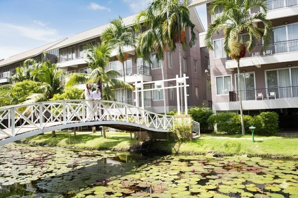 Отель The Leela Resort & SPA 4*