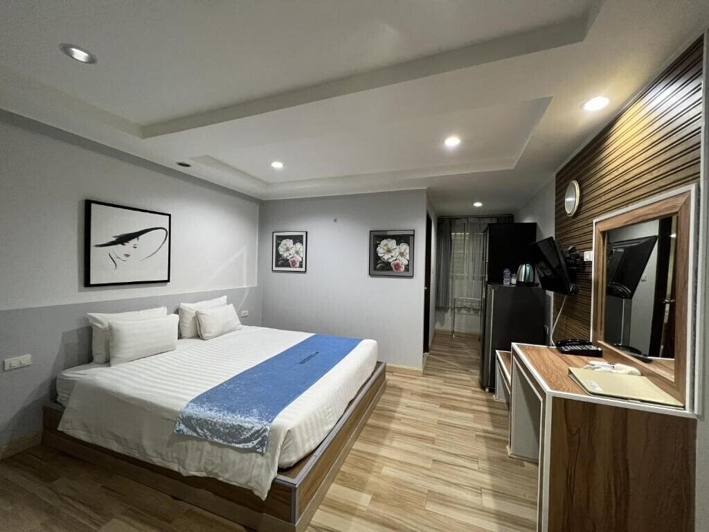 Фото The Beach Front Resort 3*