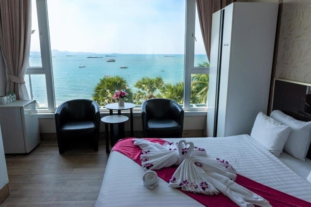 Фотография The Beach Front Resort 3*